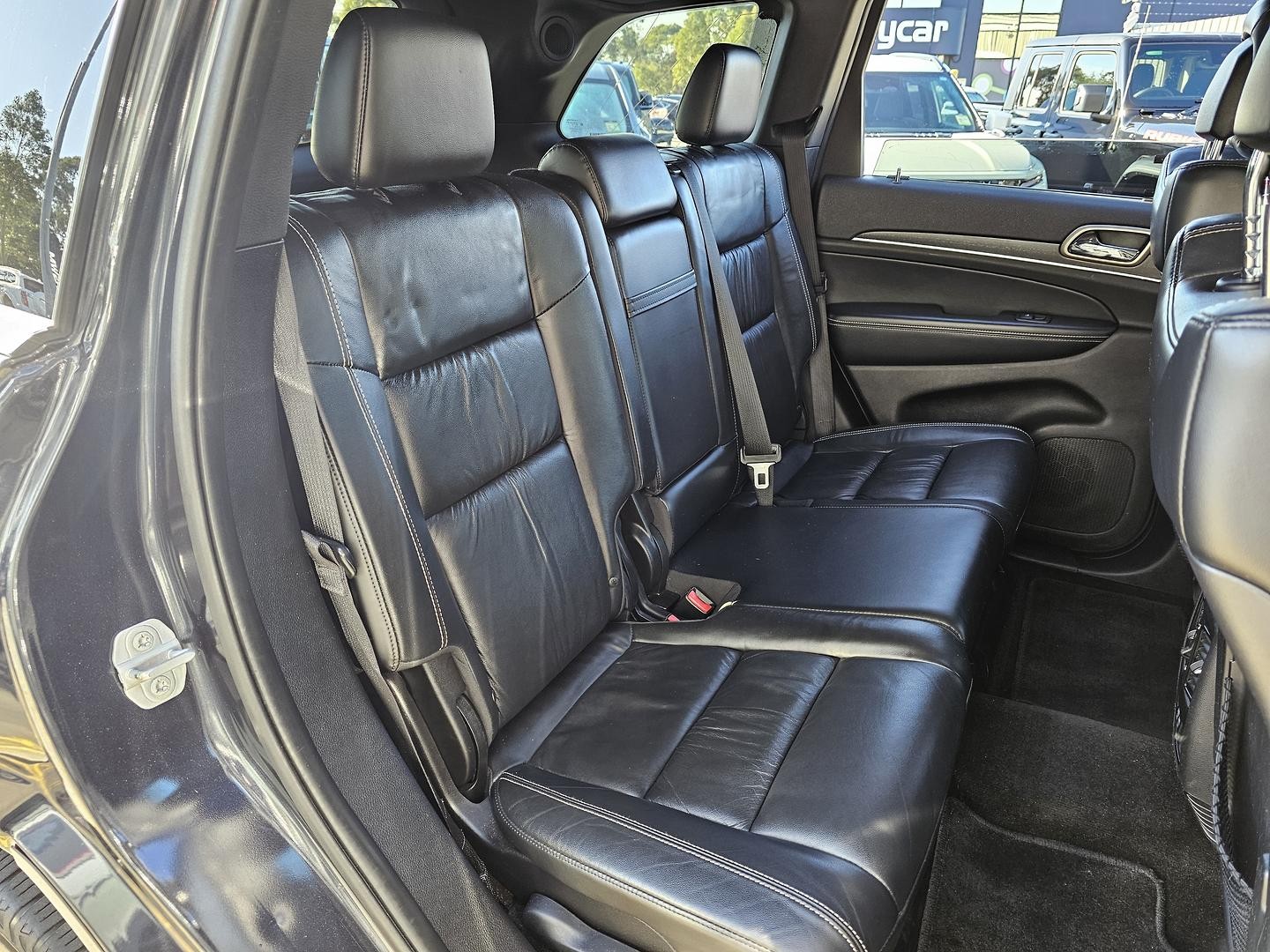 Jeep Grand Cherokee image 2