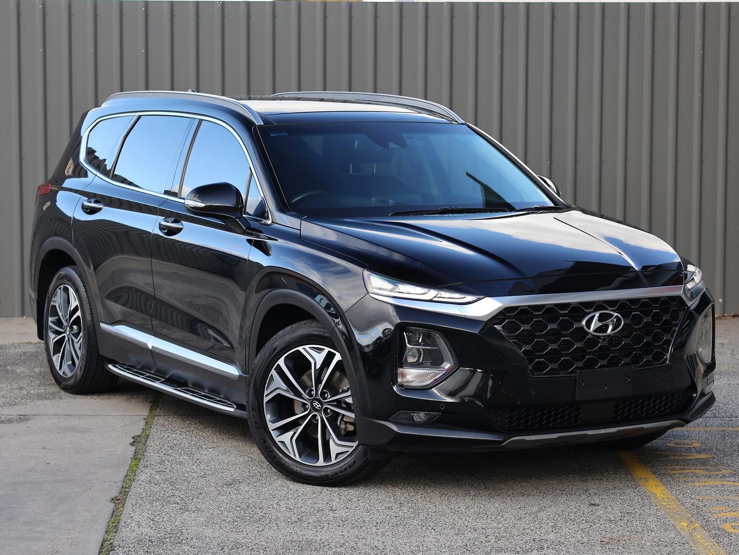 Hyundai Santa Fe image 1