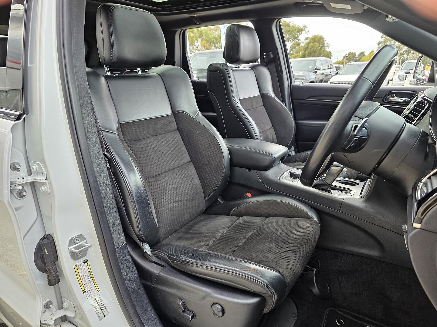 Jeep Grand Cherokee image 1