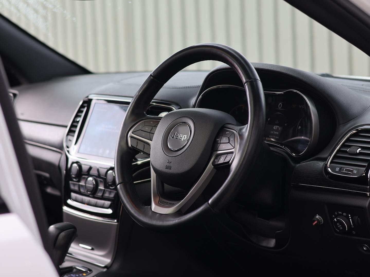 Jeep Grand Cherokee image 2