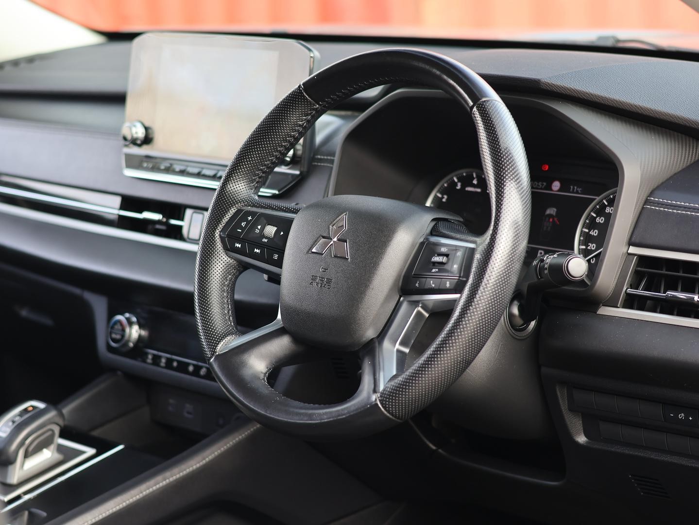 Mitsubishi Outlander image 2