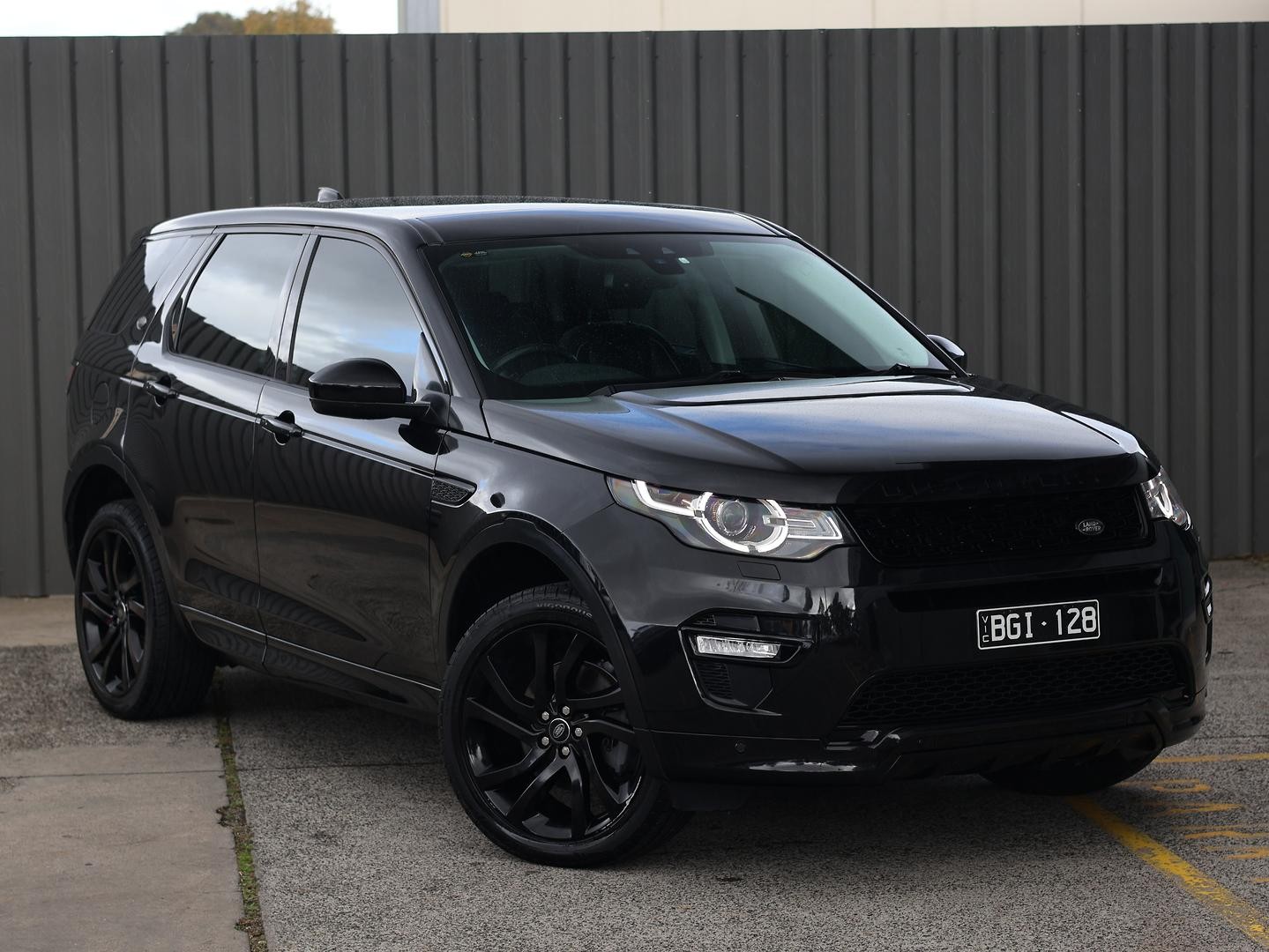 Land Rover Discovery Sport image 1