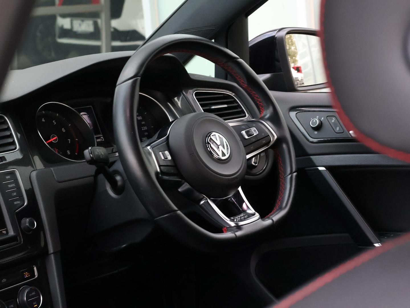 Volkswagen Golf image 2