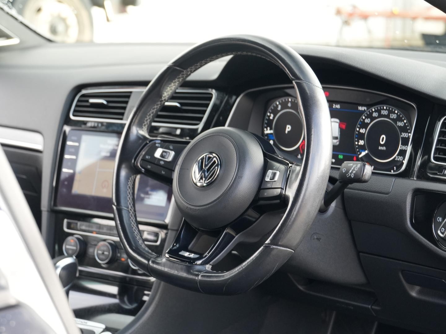 Volkswagen Golf image 2
