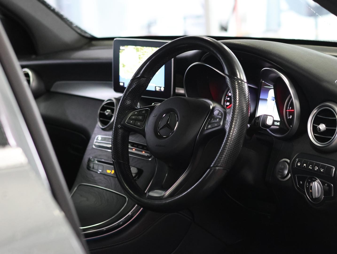 Mercedes Benz Glc-class image 2