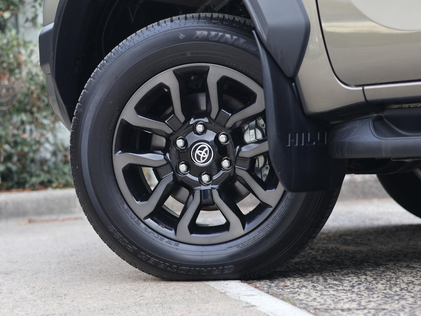 Toyota Hilux image 4