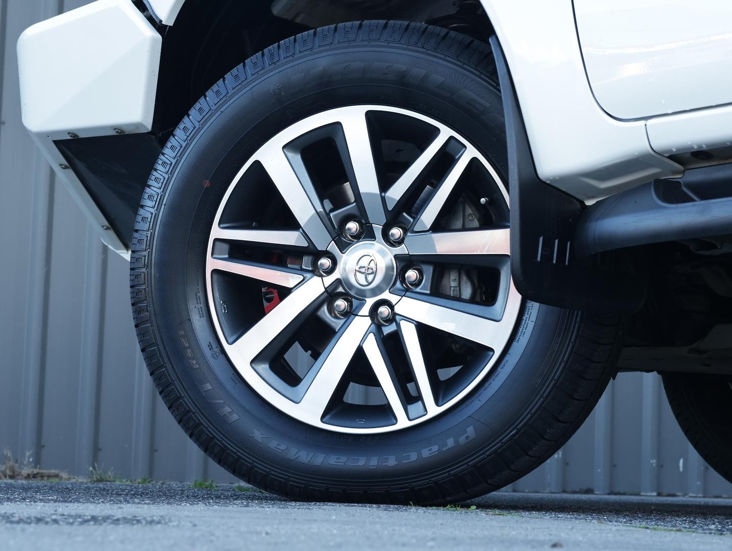 Toyota Hilux image 4