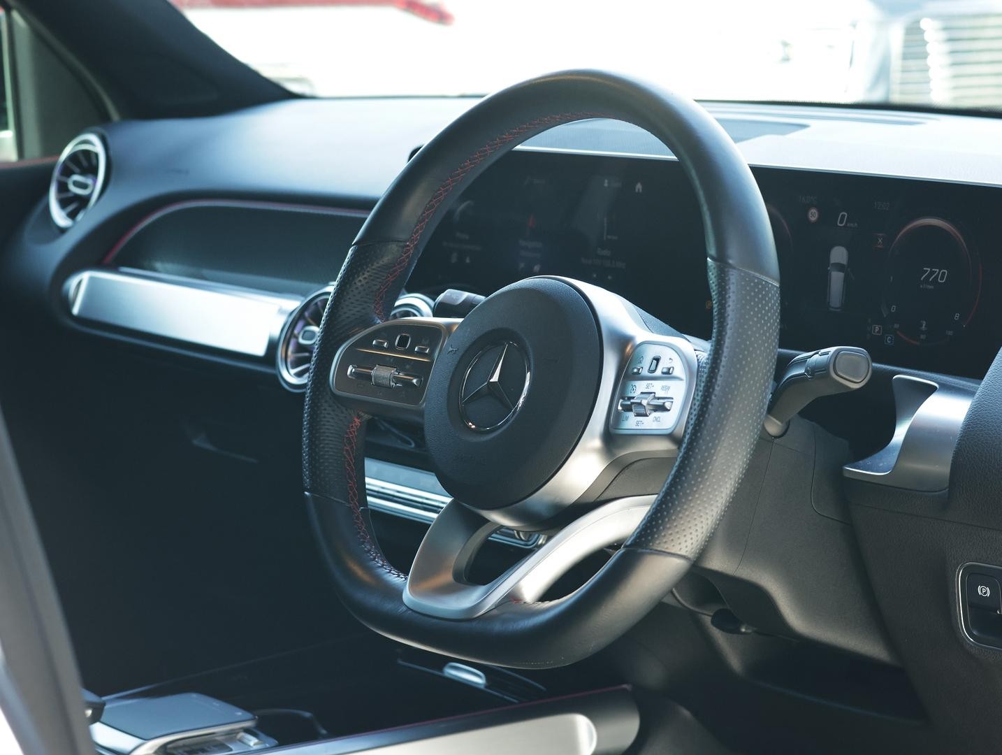Mercedes Benz Glb-class image 2