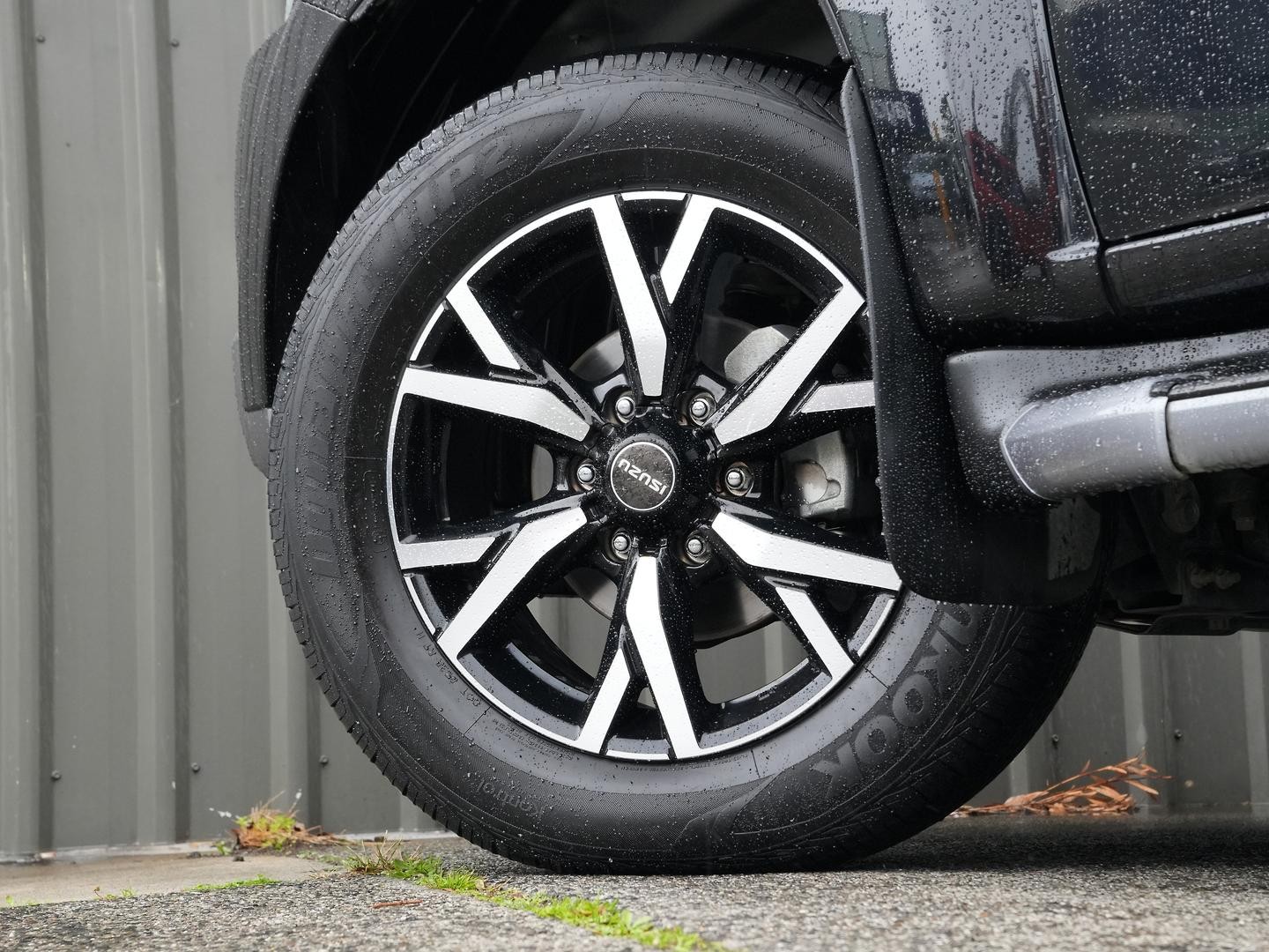 Isuzu Mu-x image 4