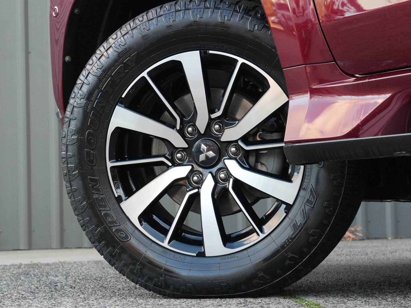 Mitsubishi Pajero Sport image 4