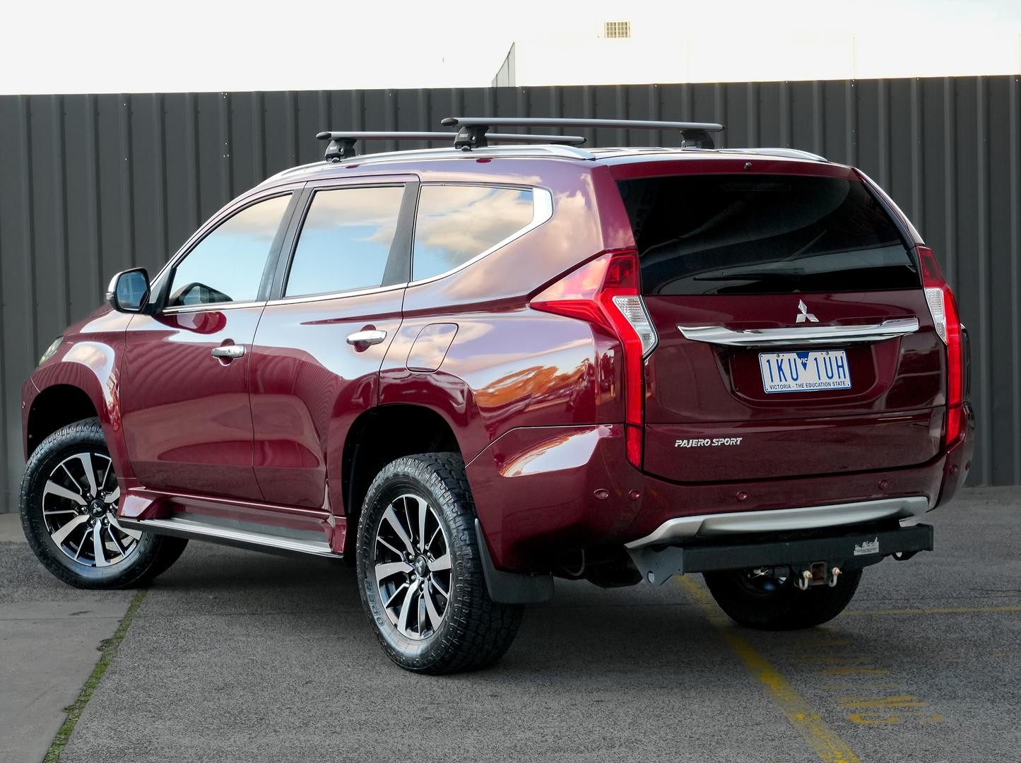 Mitsubishi Pajero Sport image 3
