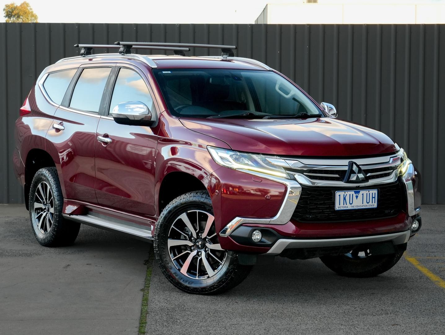 Mitsubishi Pajero Sport image 1