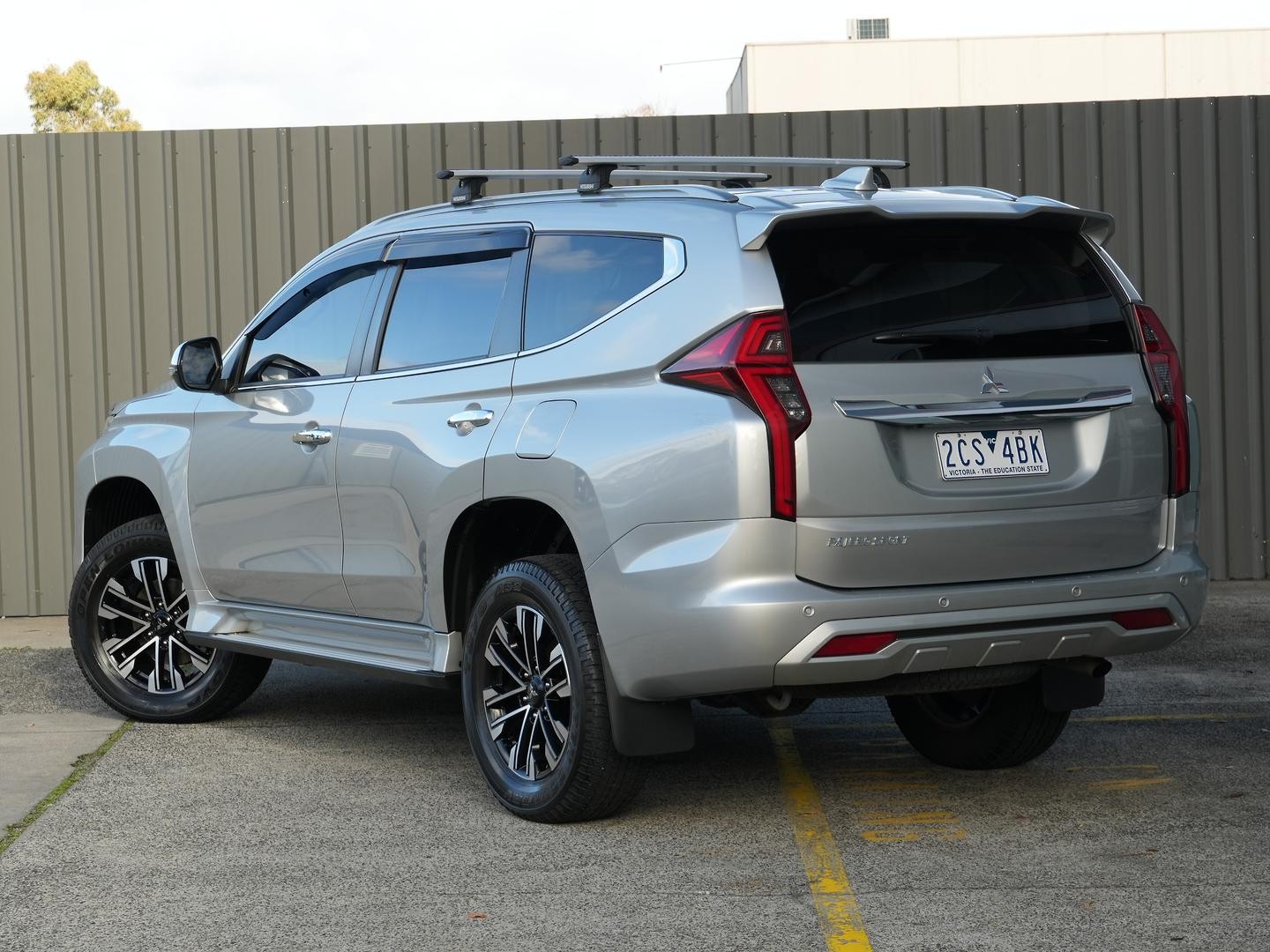 Mitsubishi Pajero Sport image 3