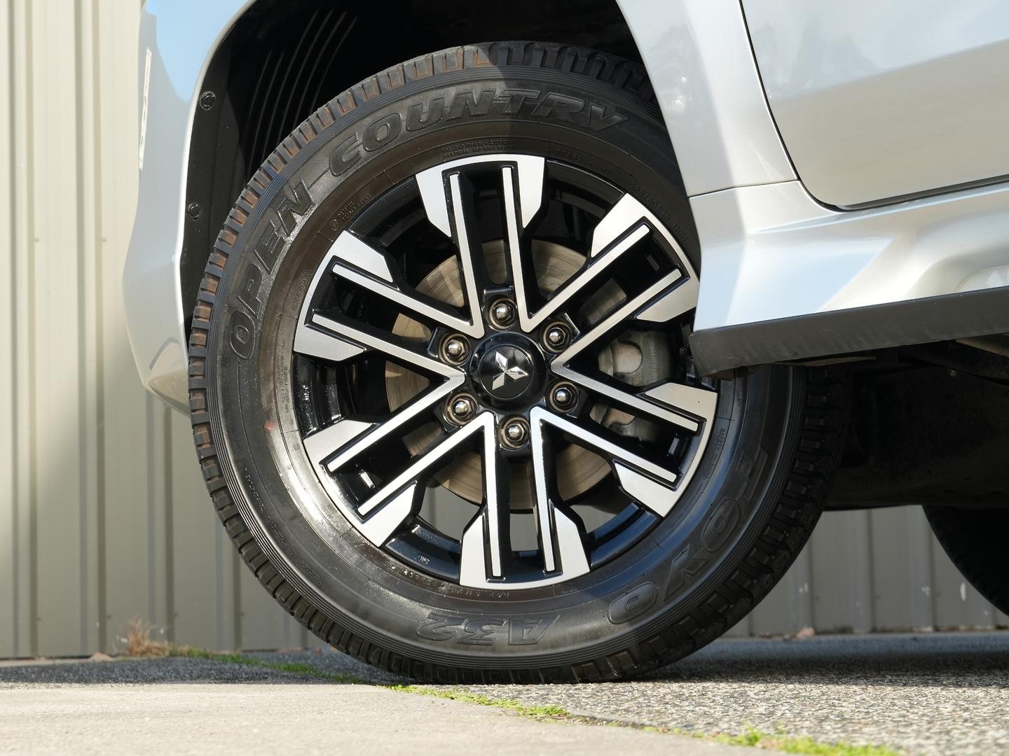 Mitsubishi Pajero Sport image 4