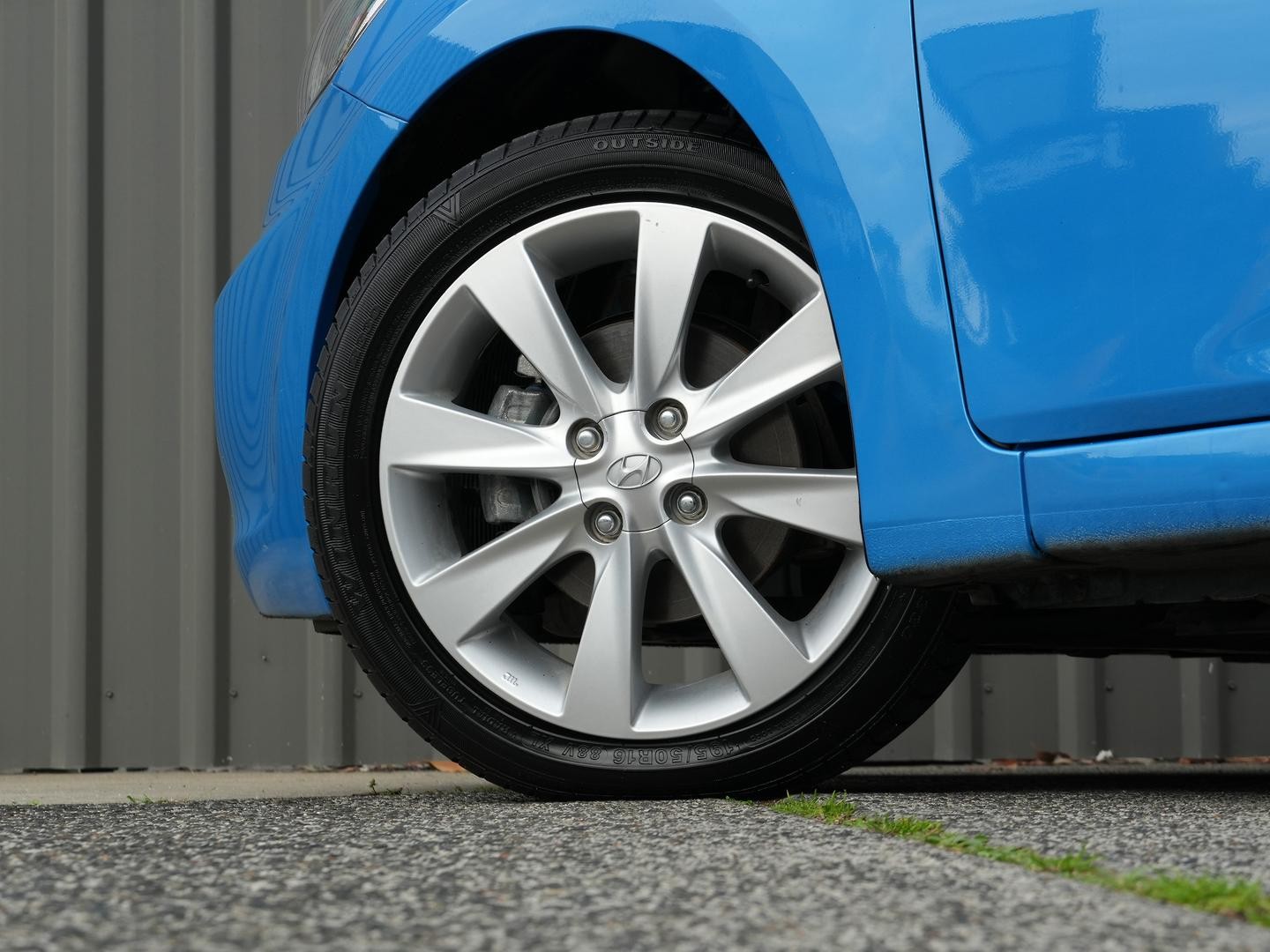 Hyundai Accent image 4