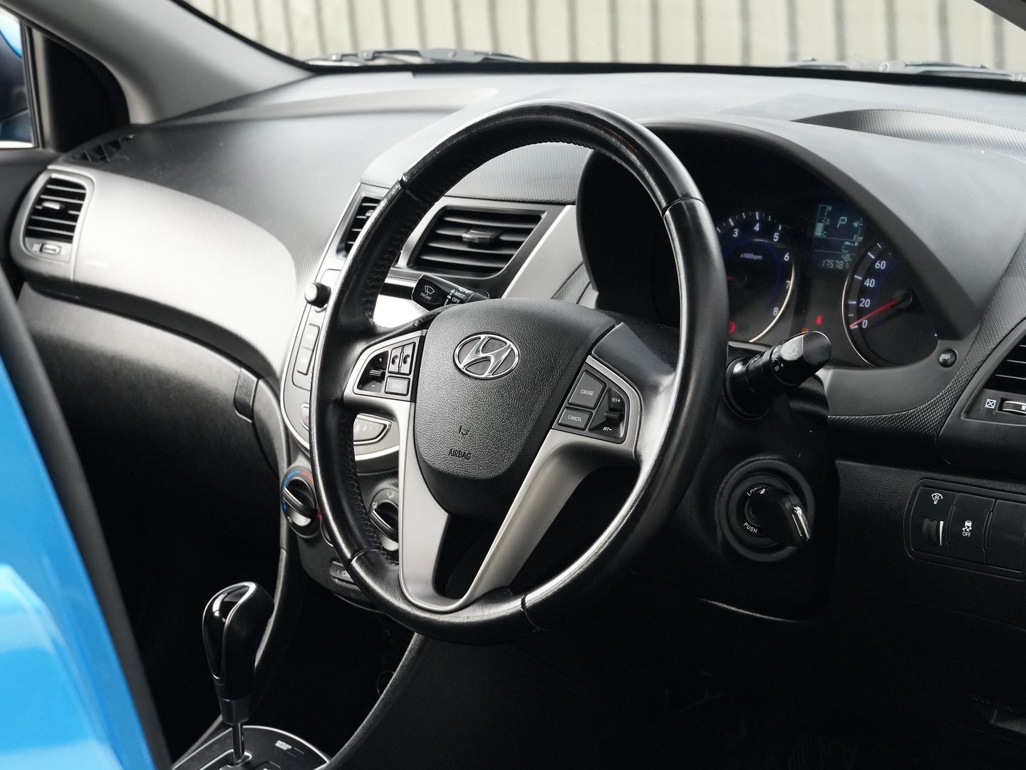 Hyundai Accent image 2