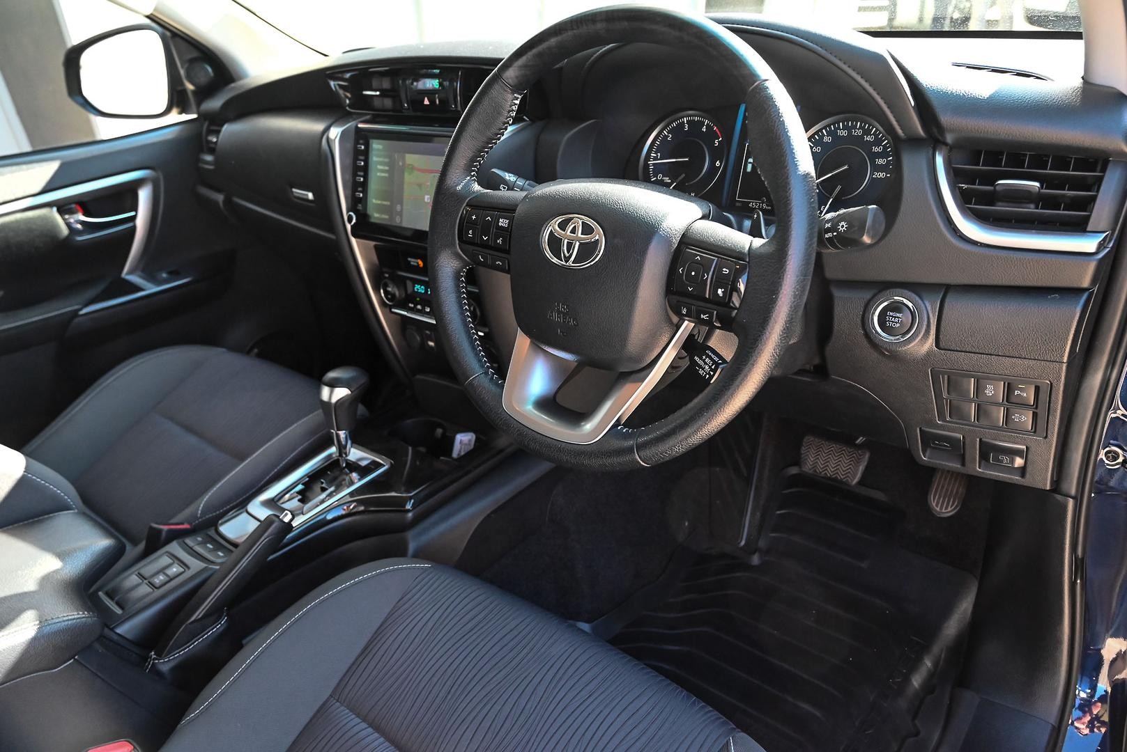 Toyota Fortuner image 3