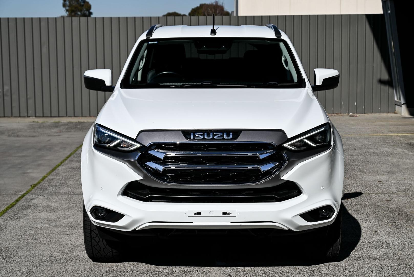 Isuzu Mu-x image 2