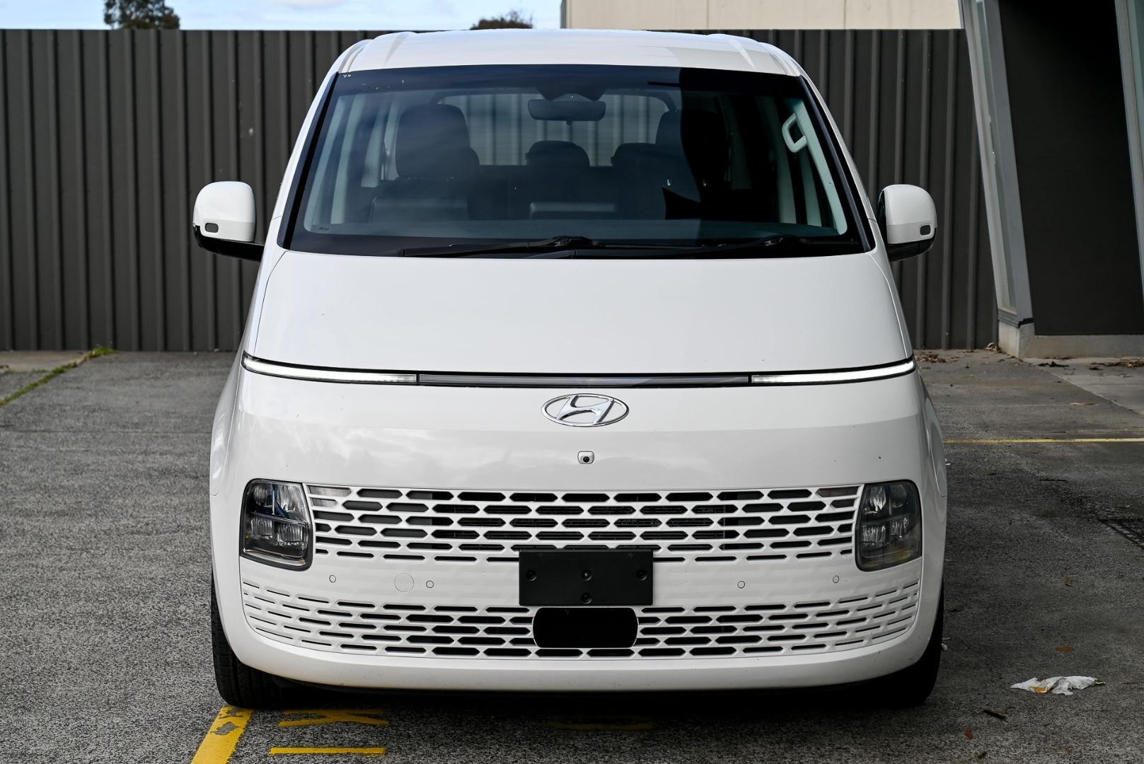 Hyundai Staria image 2
