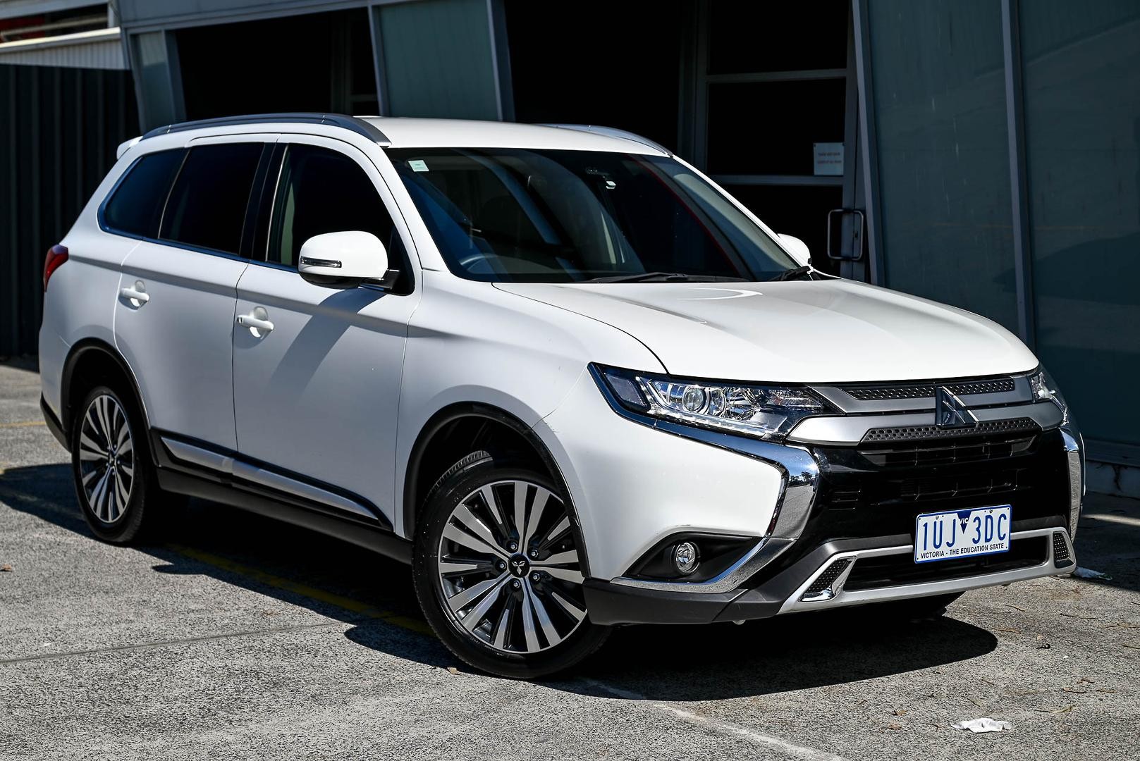 Mitsubishi Outlander image 1