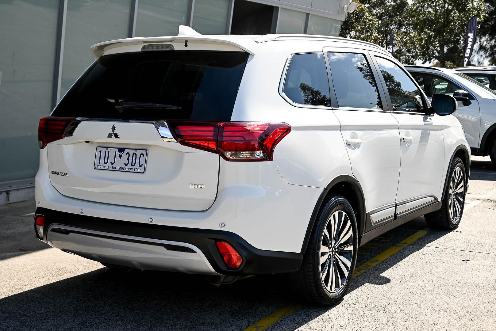 Mitsubishi Outlander image 3