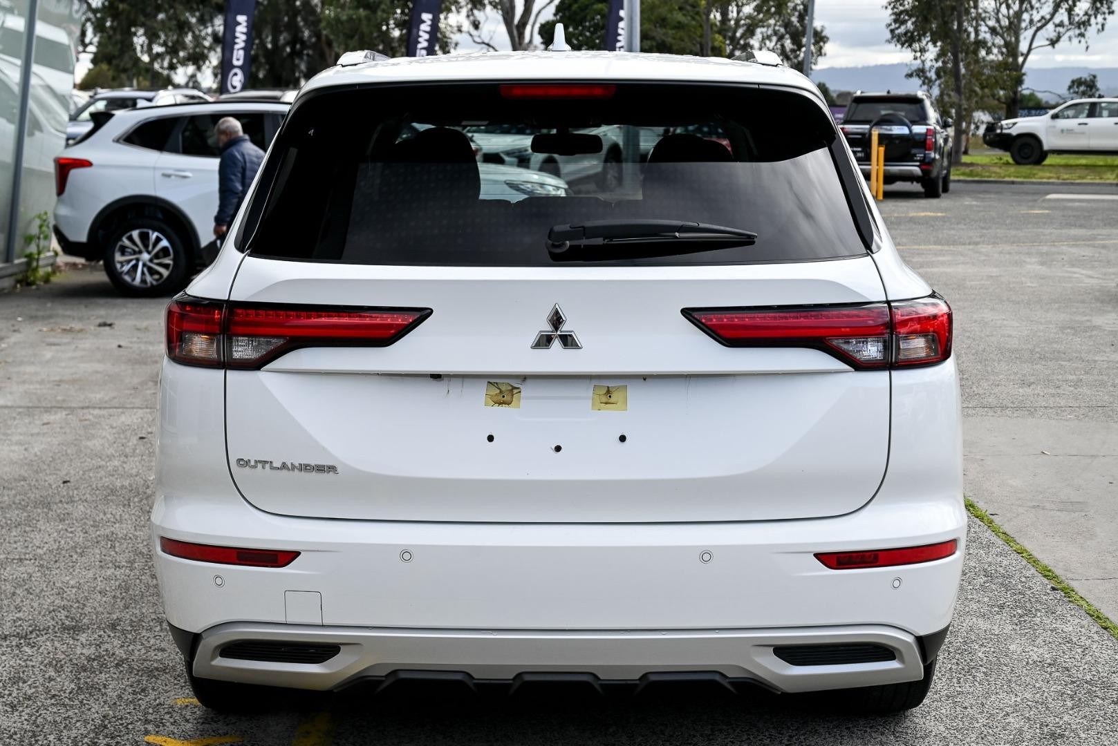 Mitsubishi Outlander image 4