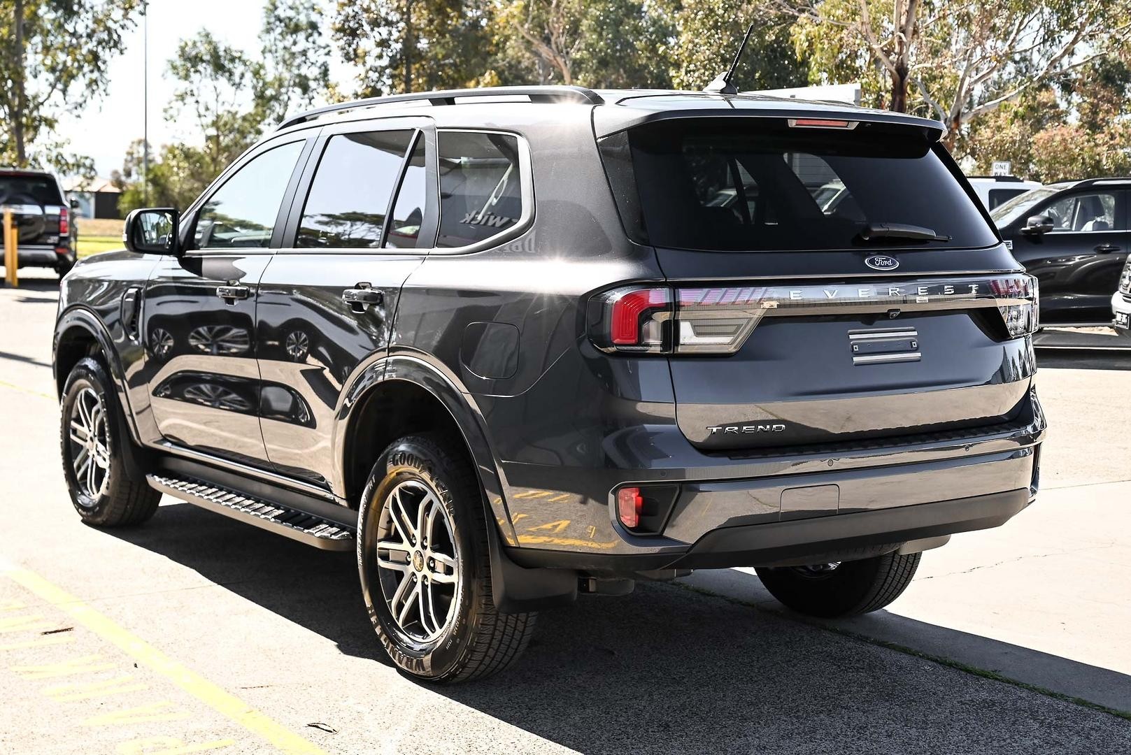 Ford Everest image 2