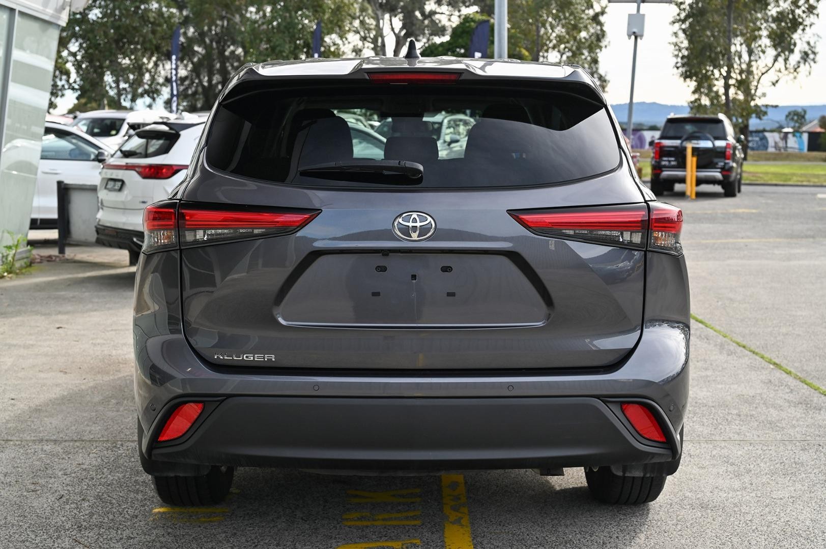 Toyota Kluger image 4