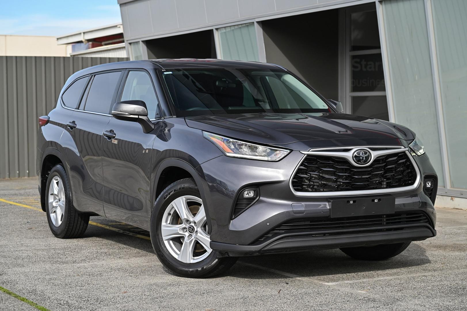 Toyota Kluger image 1