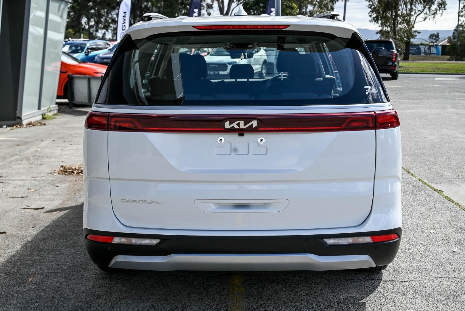 Kia Carnival image 4