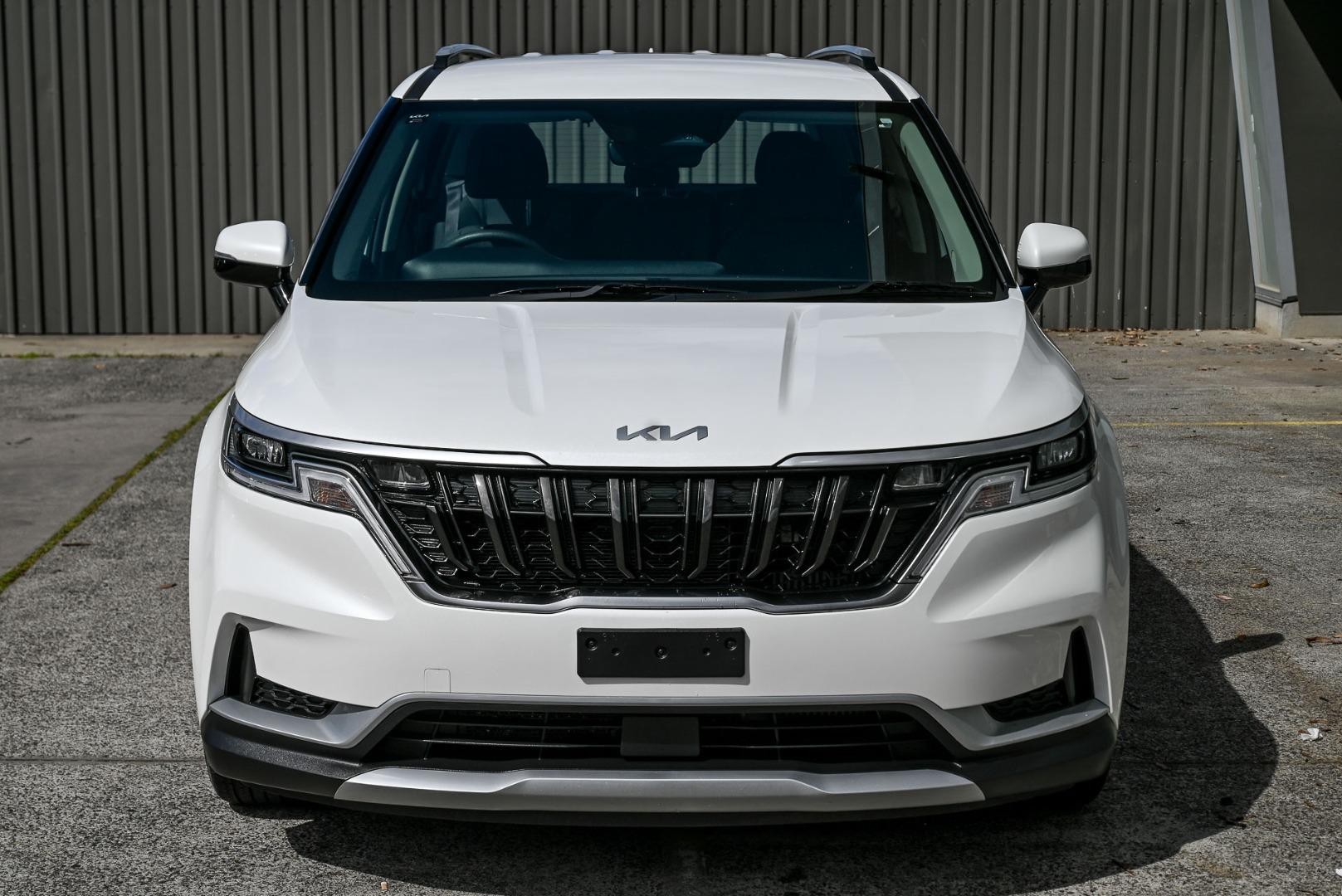 Kia Carnival image 2