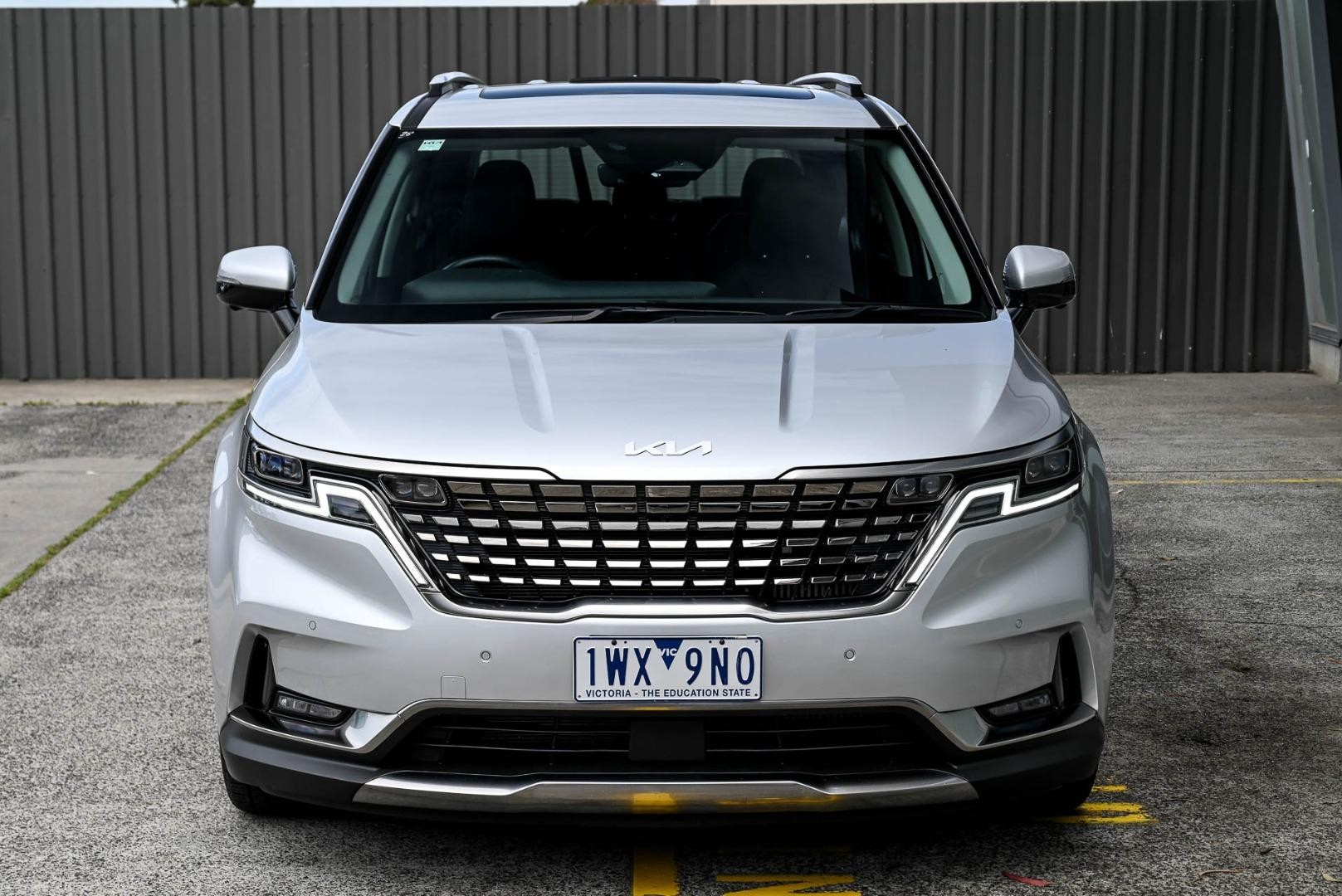 Kia Carnival image 2