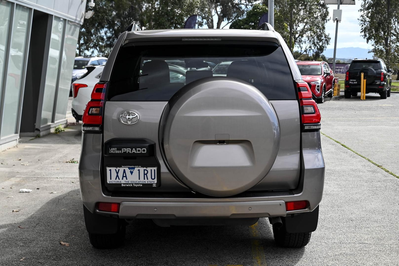 Toyota Landcruiser Prado image 4