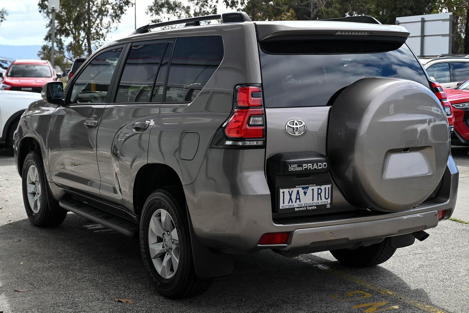 Toyota Landcruiser Prado image 3
