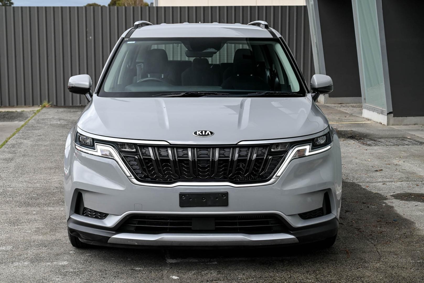 Kia Carnival image 2