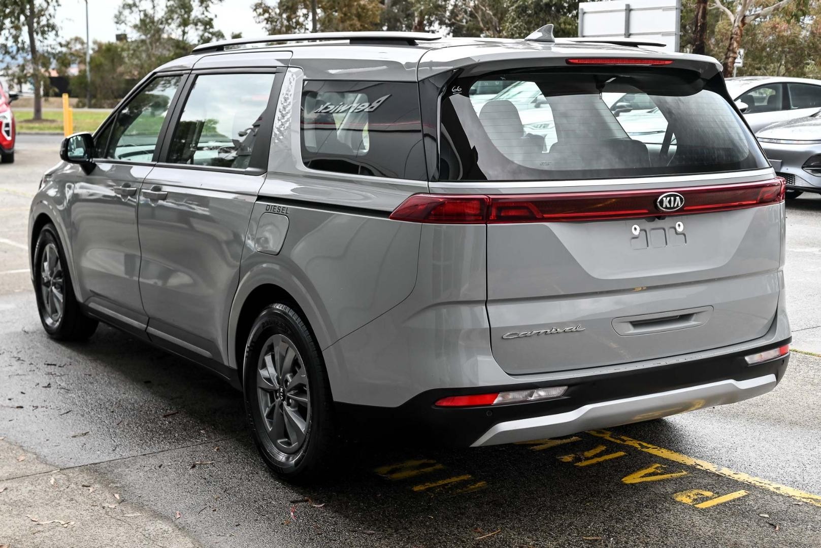 Kia Carnival image 3