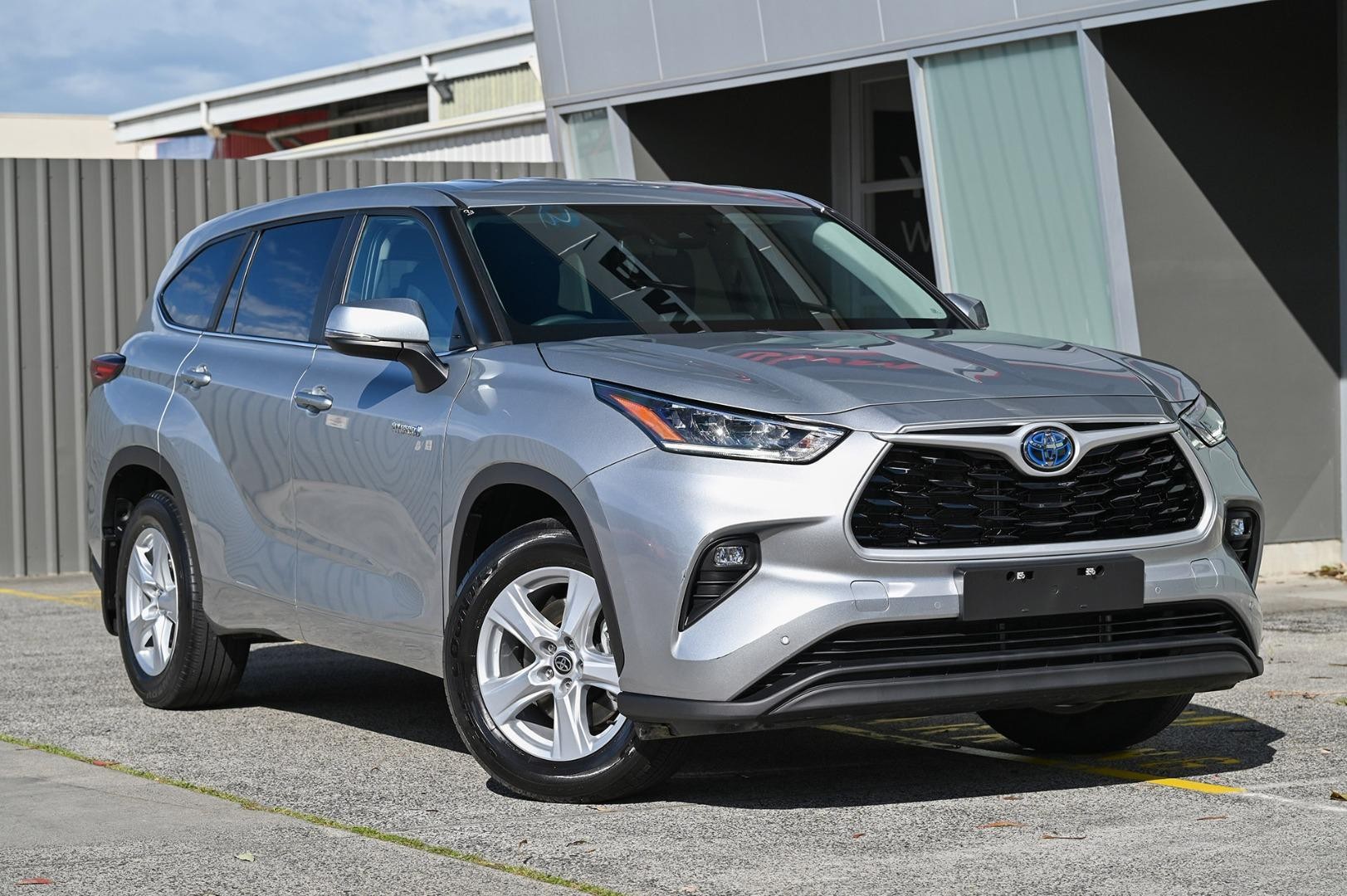Toyota Kluger image 1