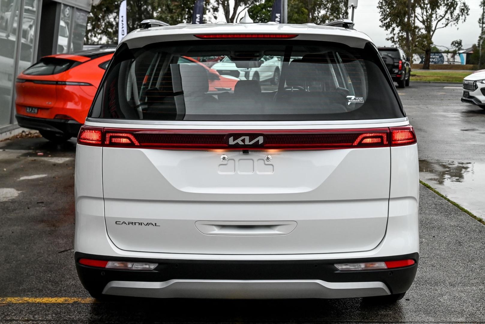 Kia Carnival image 4