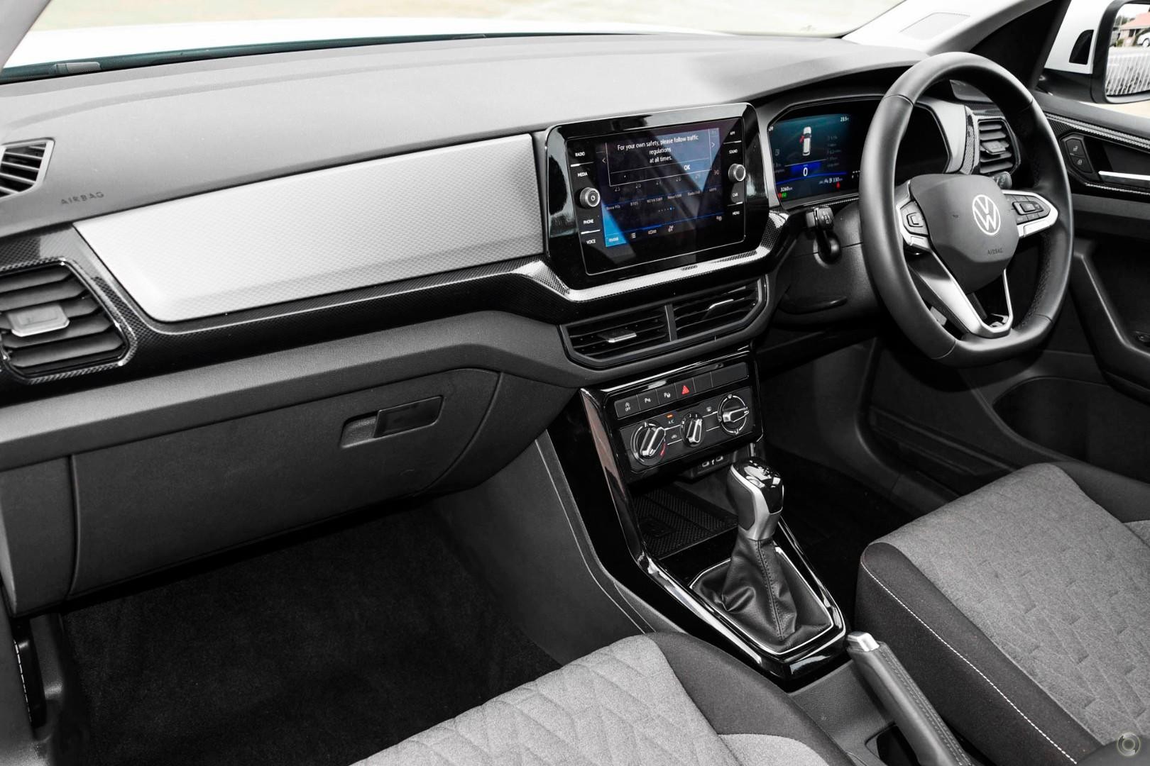 Volkswagen T-cross image 2