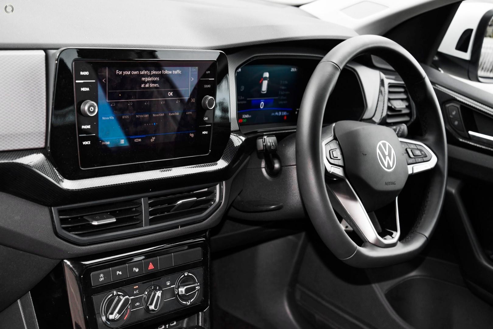 Volkswagen T-cross image 3