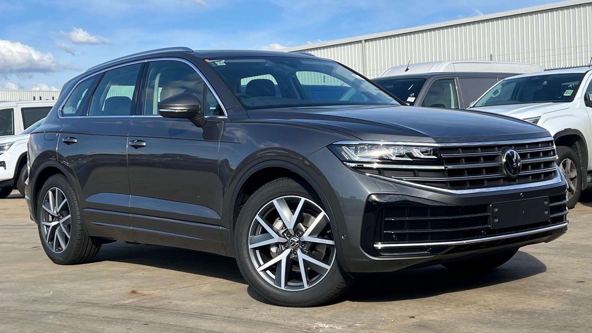 Volkswagen Touareg image 1