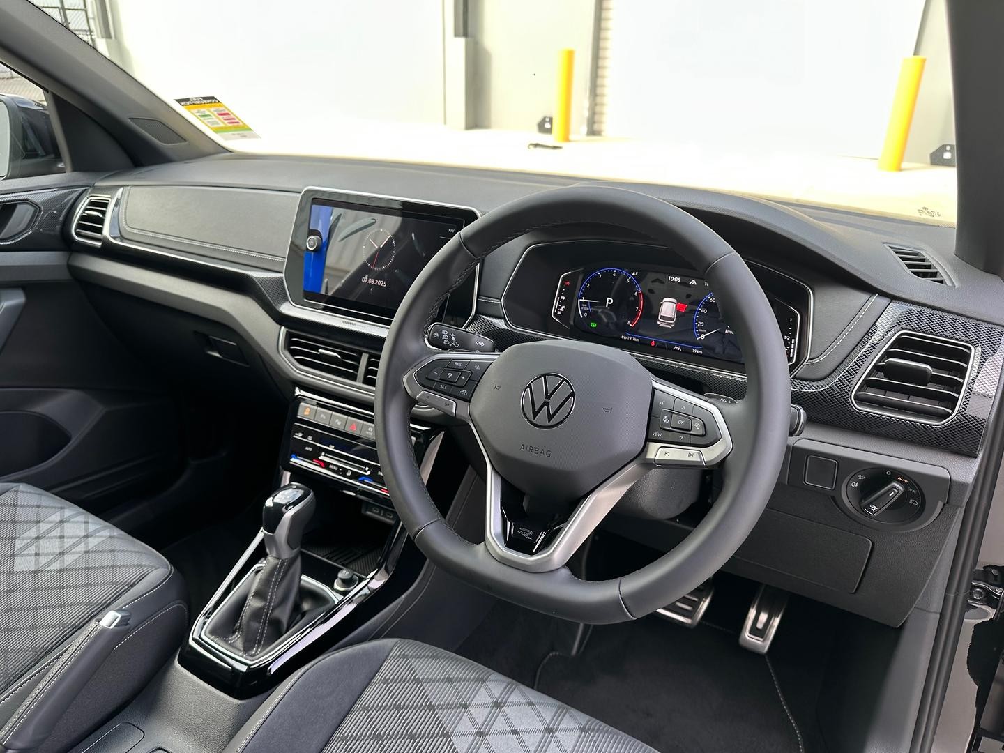 Volkswagen T-cross image 3