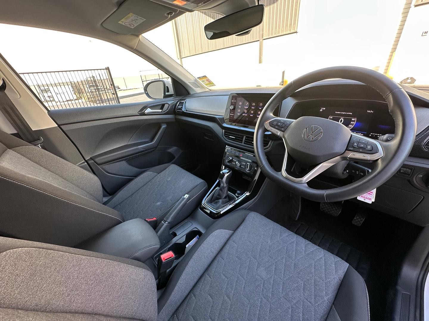 Volkswagen T-cross image 3