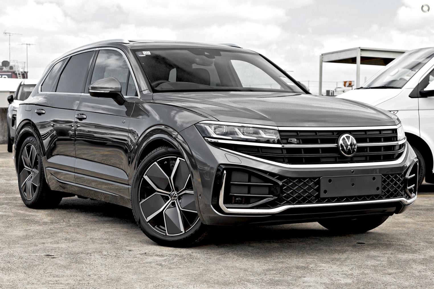 Volkswagen Touareg image 1