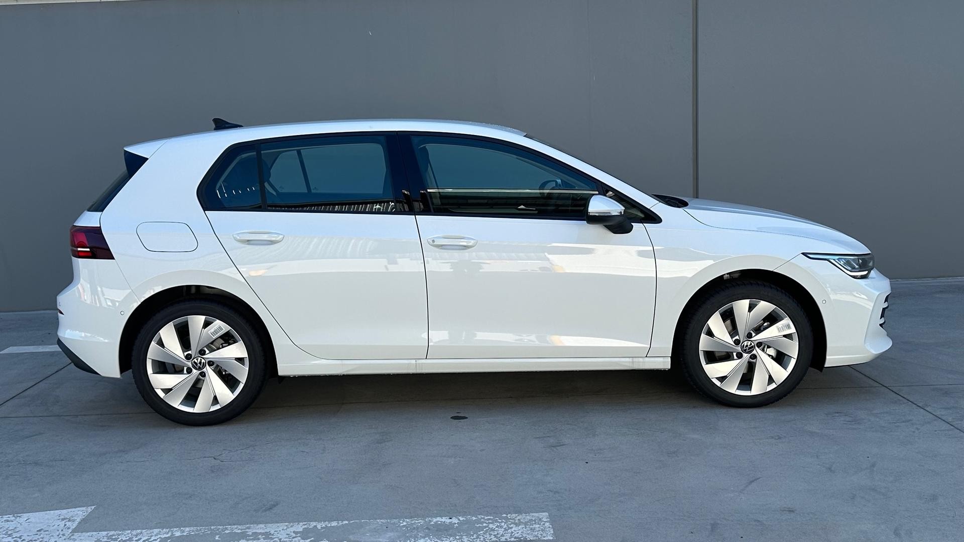 Volkswagen Golf image 2