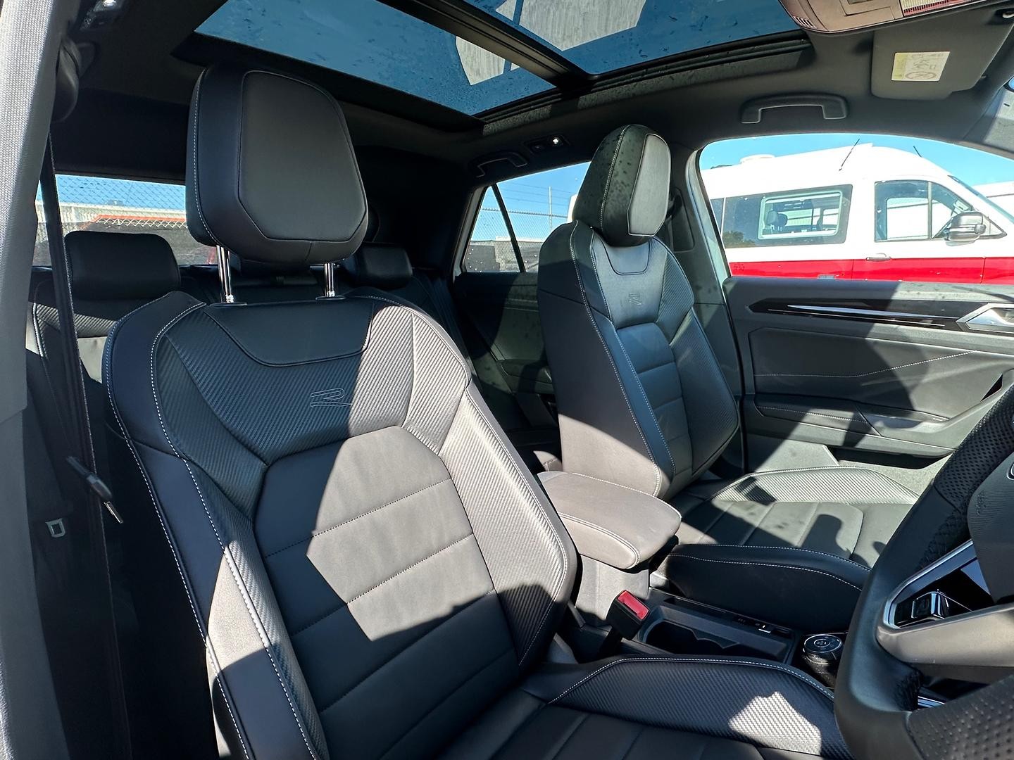 Volkswagen T-roc image 4