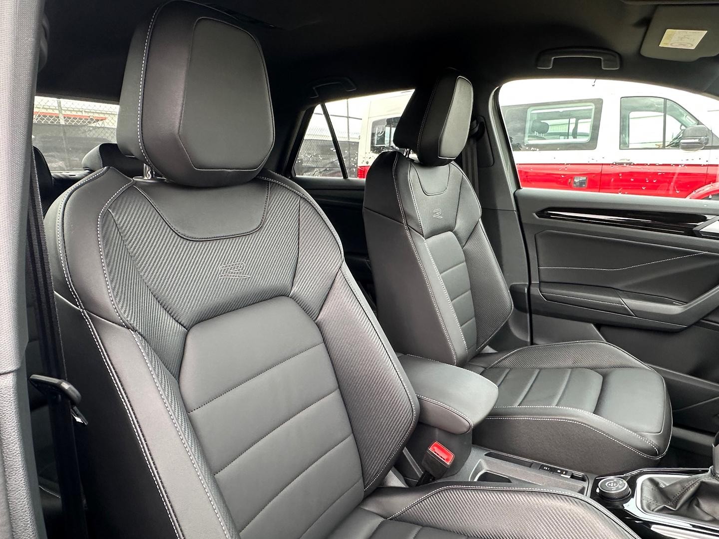 Volkswagen T-roc image 4