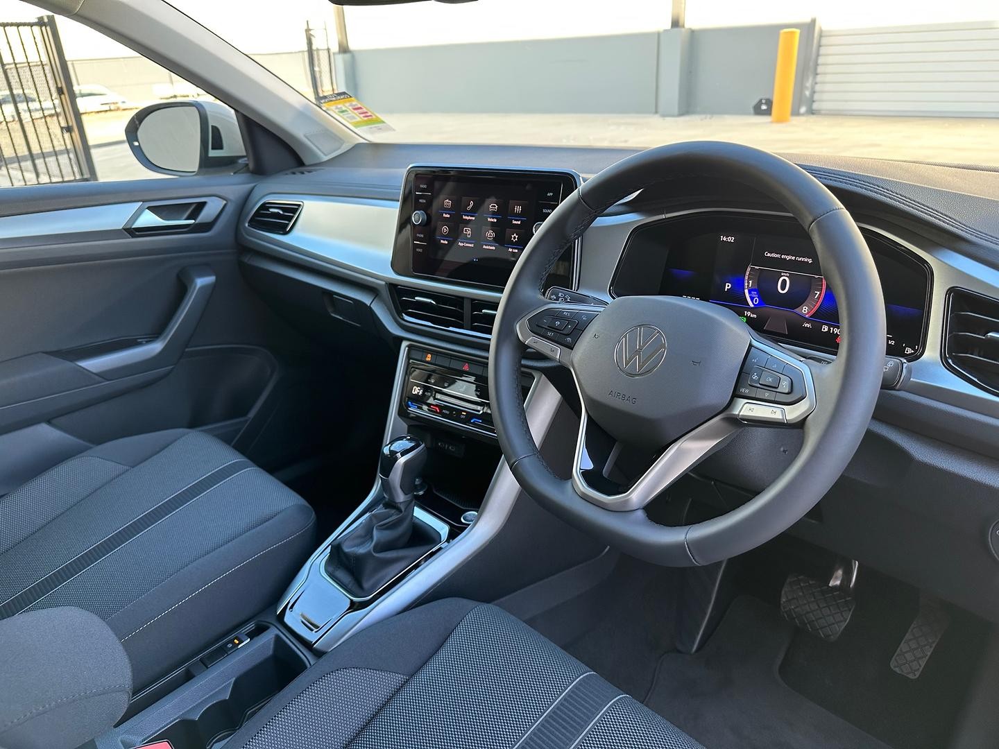 Volkswagen T-roc image 3