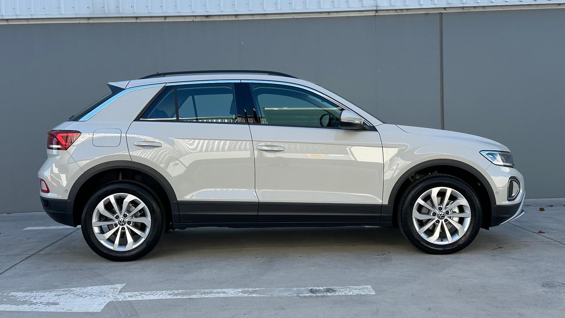 Volkswagen T-roc image 2