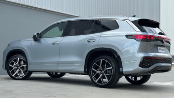 https://dvg-vehicle-assets.s3.amazonaws.com/204027/e9192axevymrsbyhjb0rfo15g.jpg